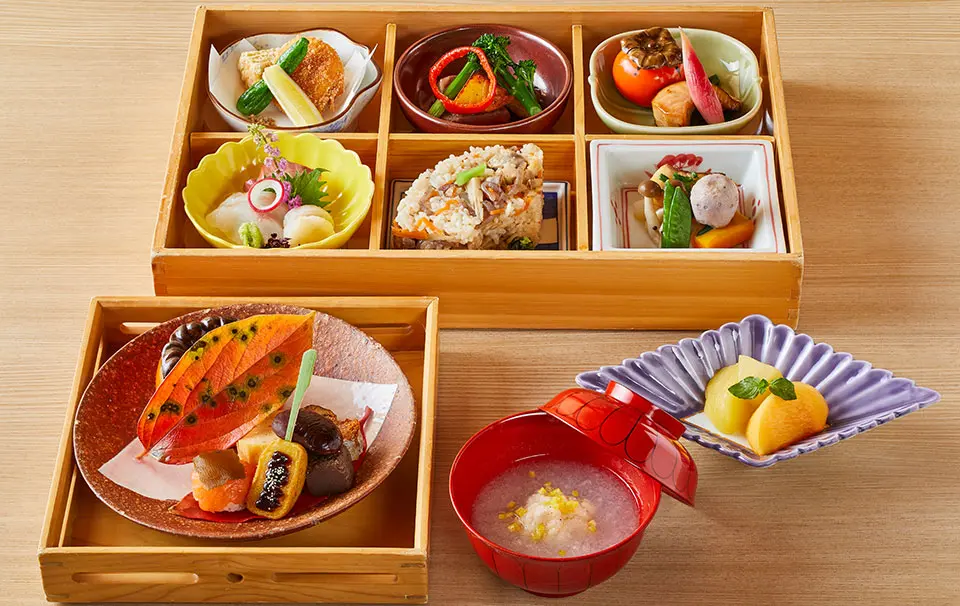 image:MAIN DINING ROOM THE FUJIYA KIKKA-SO food photos